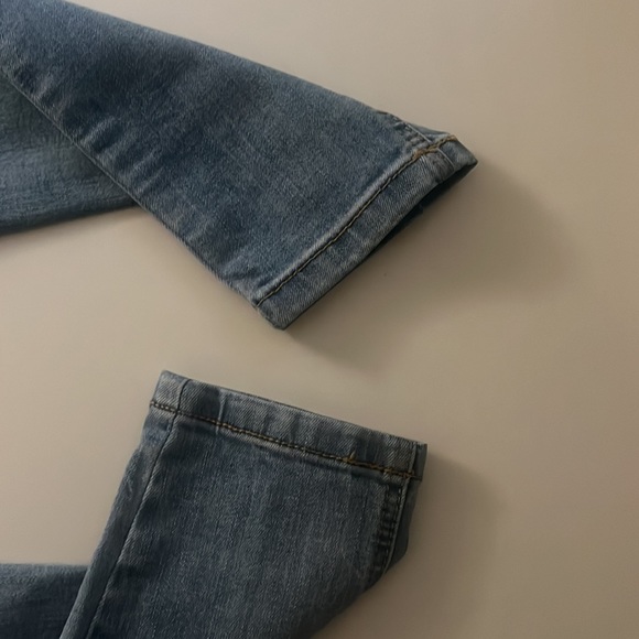 Light wash ripped high waist thick stretchy jeans 💙 - Picture 8 of 8